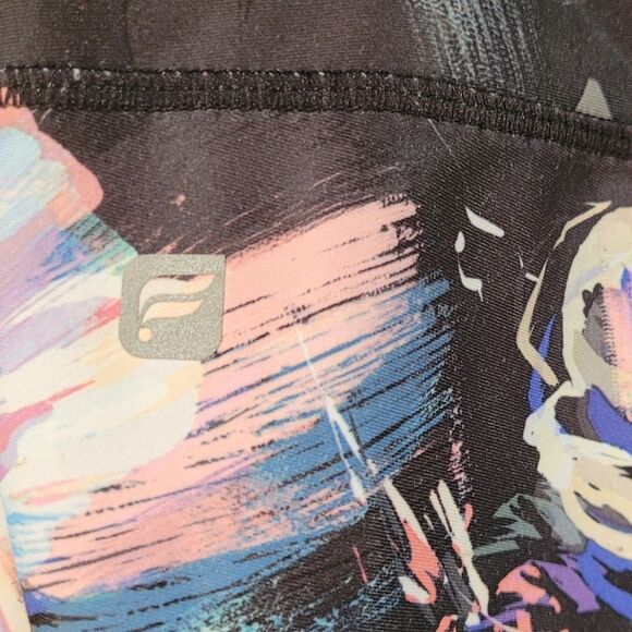 Fabletics Mid-Rise Kaleidoscope Floral Print Powerlite Capri leggings Sz Small - Picture 4 of 13